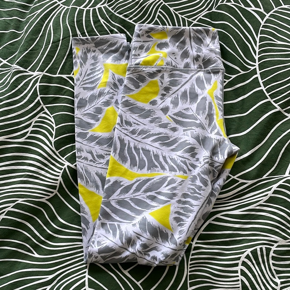 Alo Yoga Airbrush Palm-Printed Sport Leggings Zest Gray Yellow Palm Print Size S